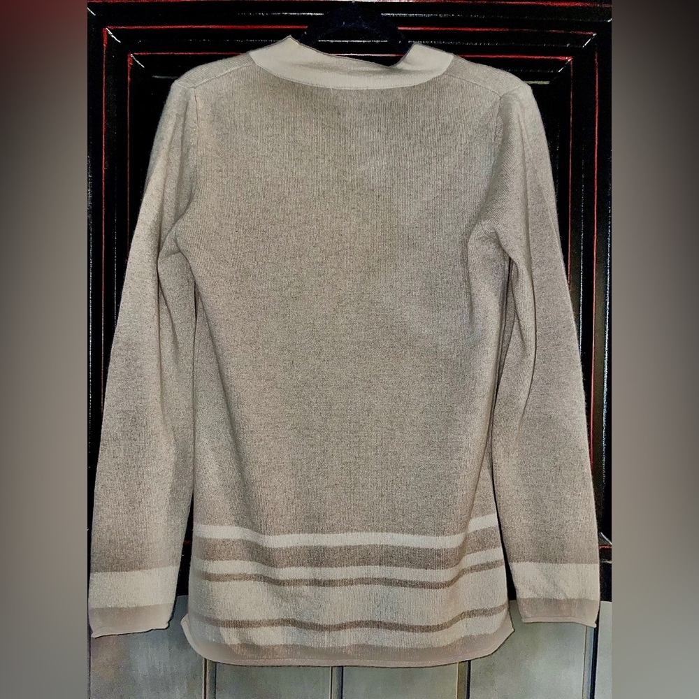 CORTLAND PARK - V-Neck Cashmere Sweater - Picture 2 of 4